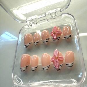 Peach Pink Floral Accent Press-On Nail Set